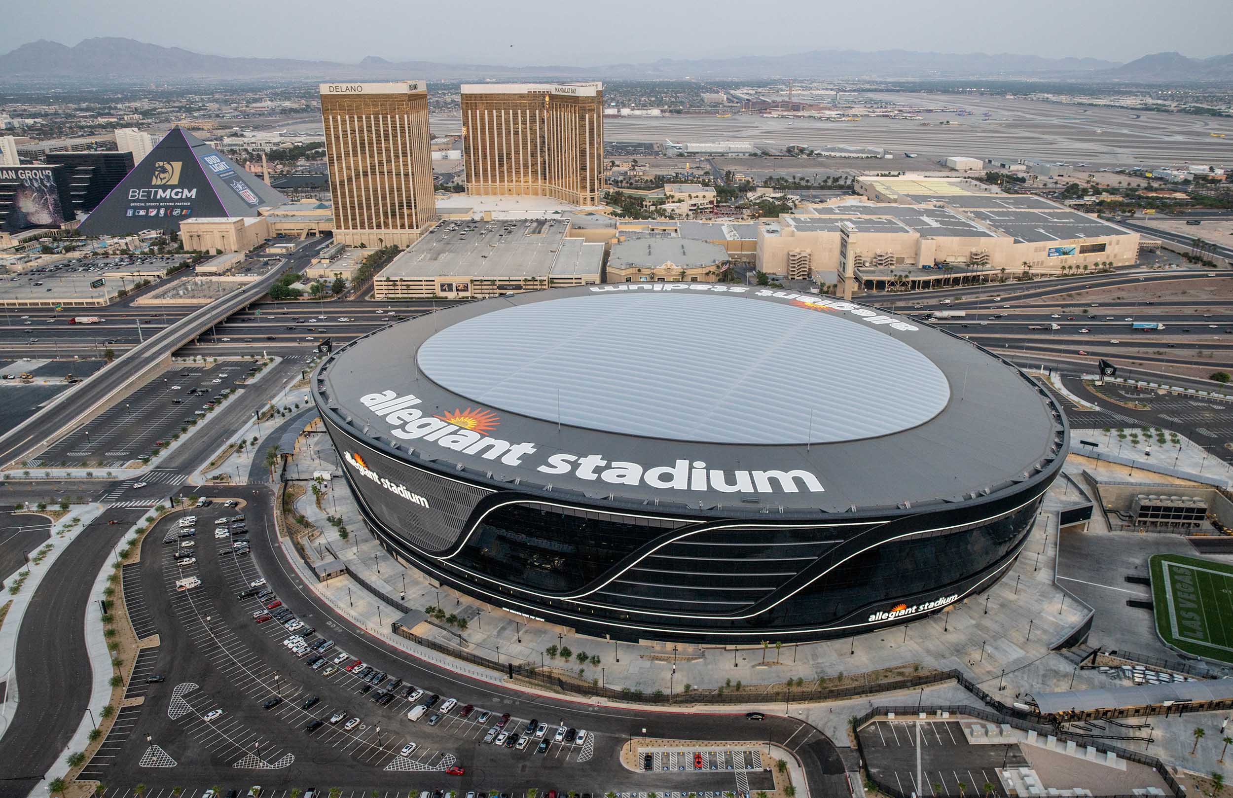 Ти-мобайл Арена Лас Вегас. Лас Вегас стадион. Allegiant Stadium. Фото самых известных стадионов.